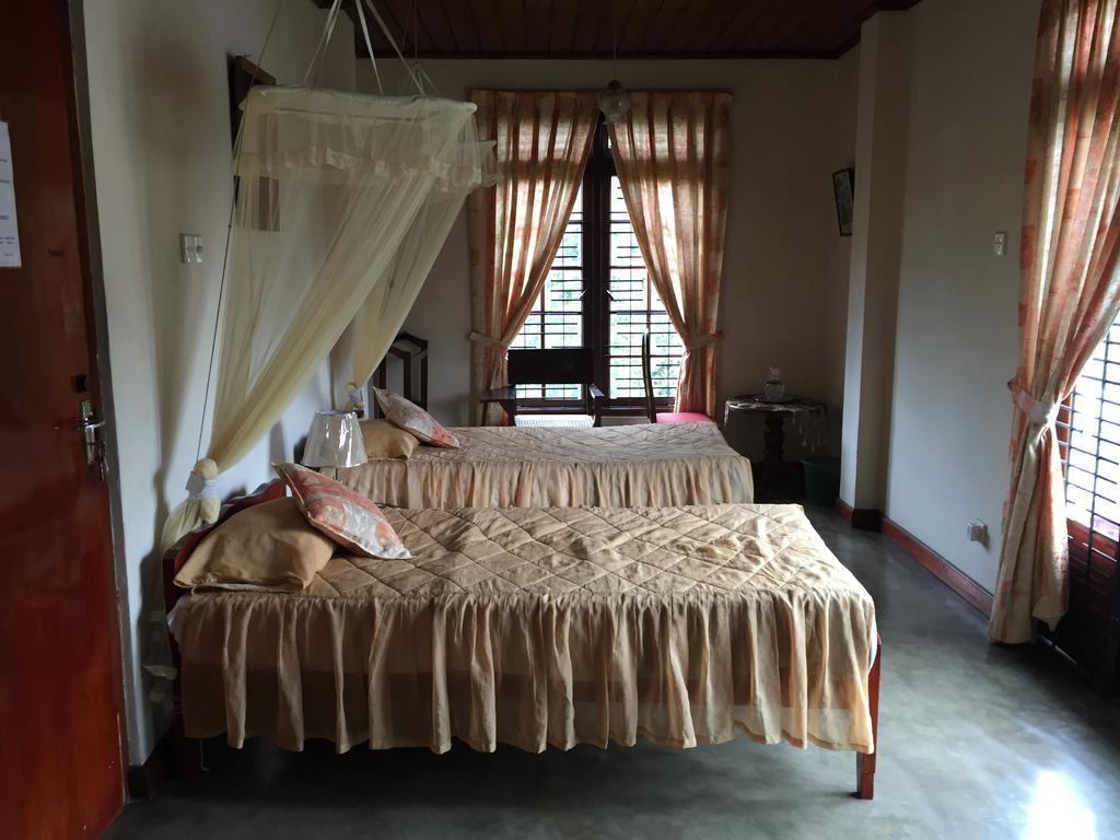 Lake Bungalow Hotel Kandy Room photo