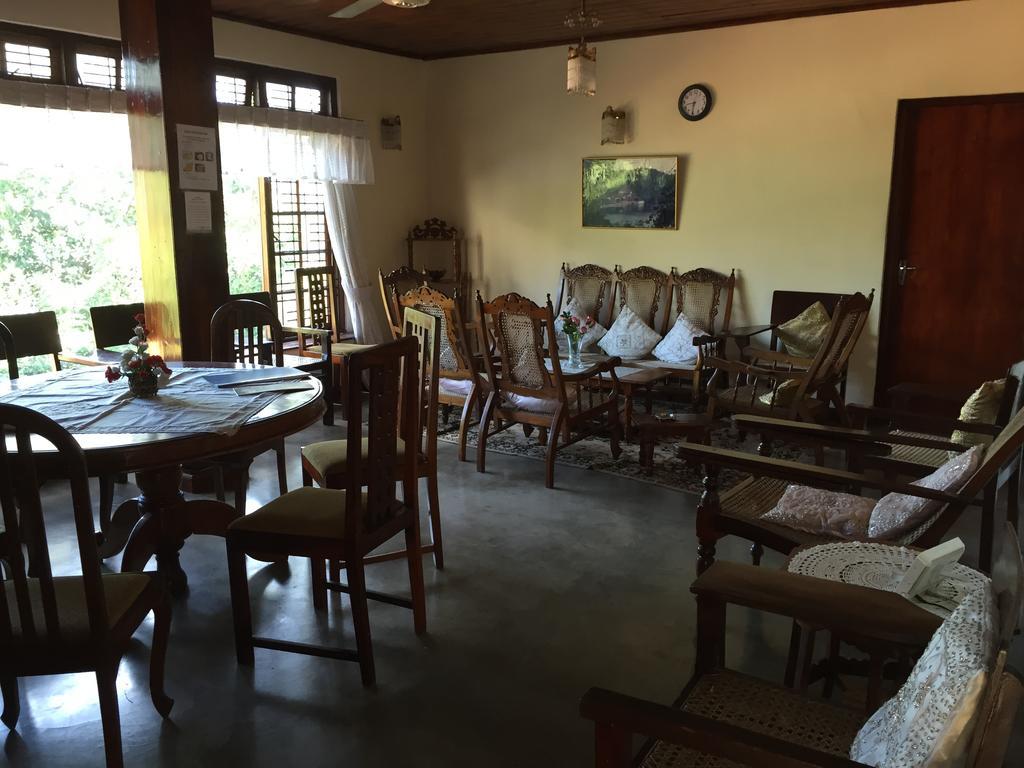 Lake Bungalow Hotel Kandy Exterior photo