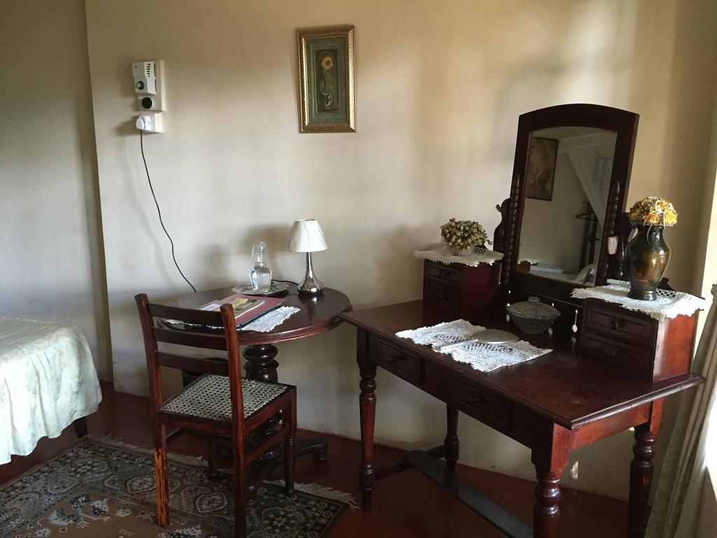 Lake Bungalow Hotel Kandy Room photo